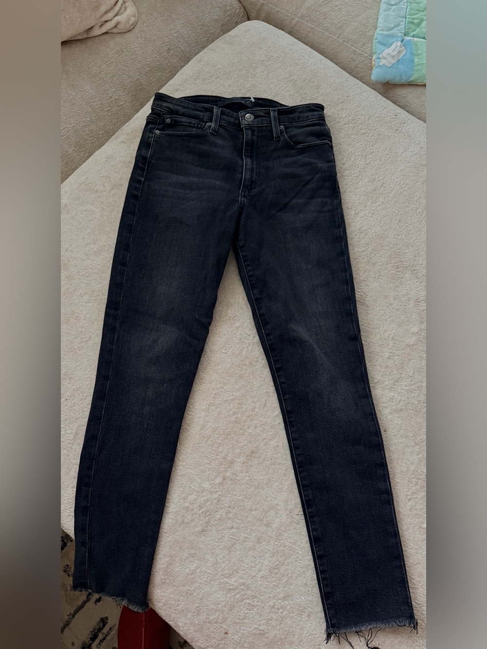 Joe's Jeans Black Denim Jeans FLAWLESS
THE CHARLIE
high rise skinny crop